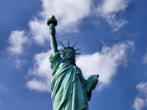 800px-liberty-statue-from-below